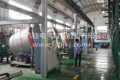 真空熔煉爐的工作原理與熱壓機(jī)有何不同？